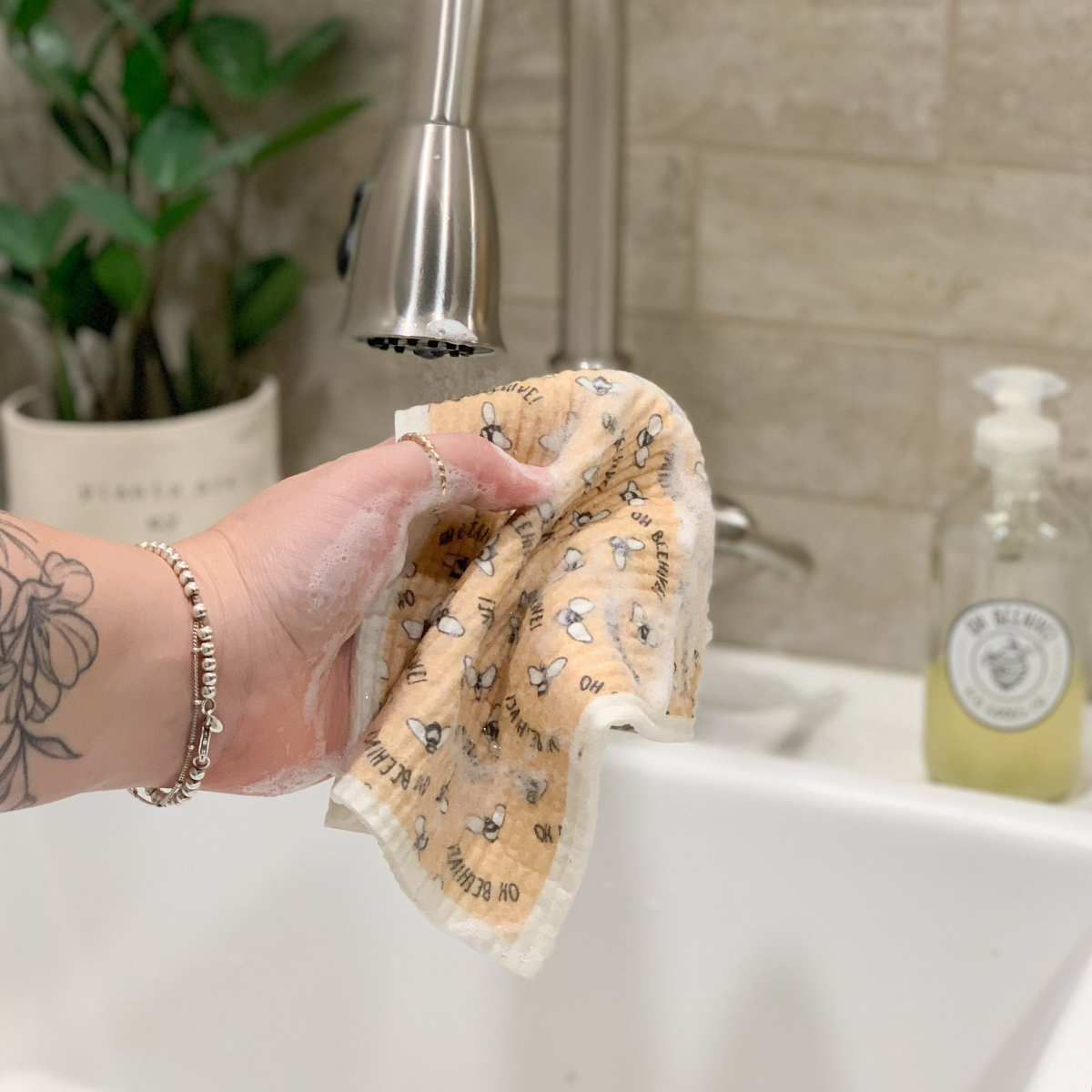 Buzzy Bee Reusable Dish Cloth